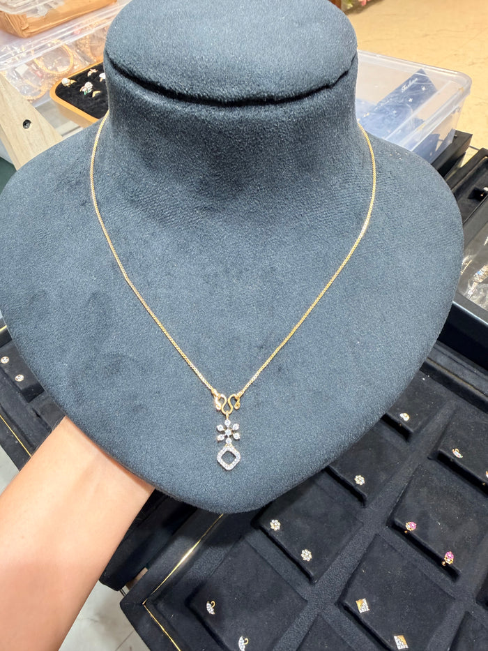 premium diamond finish pendant with chain product code D380