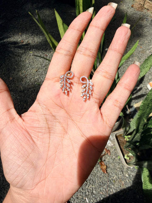 Premium diamond finish leaf stud Product code E226