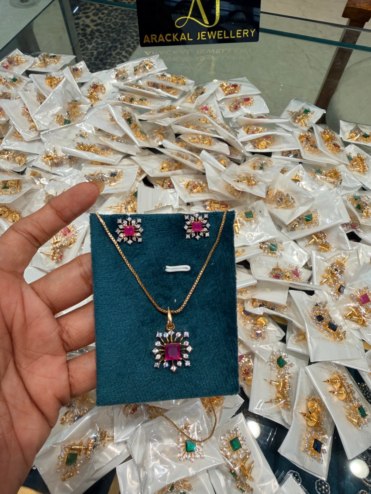 Premium party wear diamond finish pendant set product code D432
