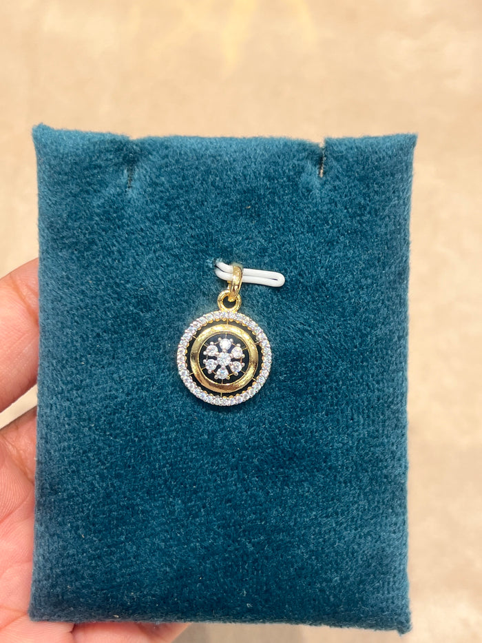 Premium diamond finish pendant with chain product code D343