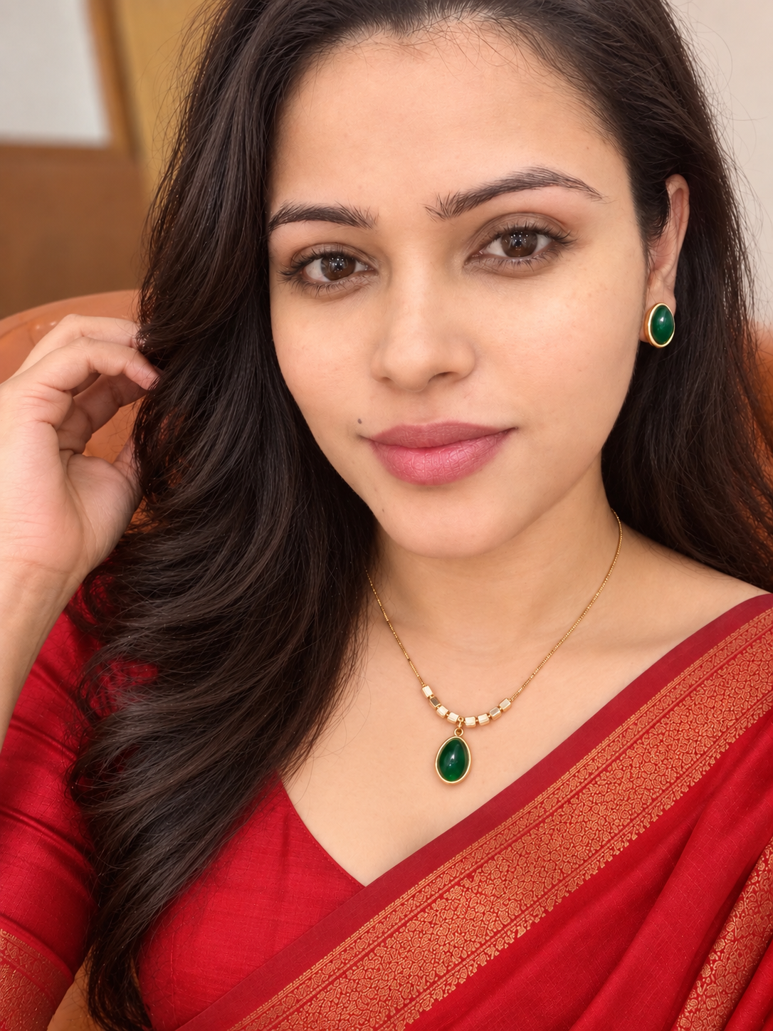 Premium anti tarnish stainless steel green pendant necklace with stud Product code AT27