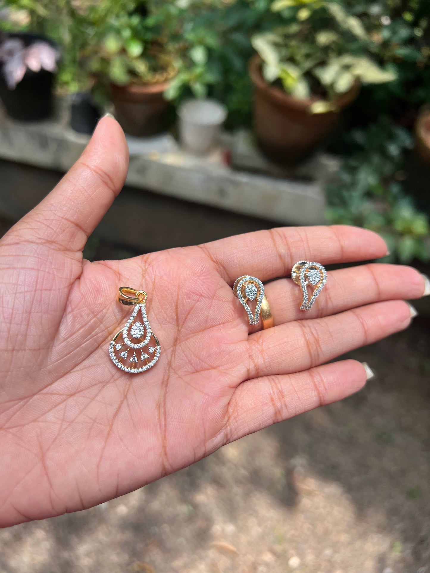 Premium diamond finish pendant set product code 121
