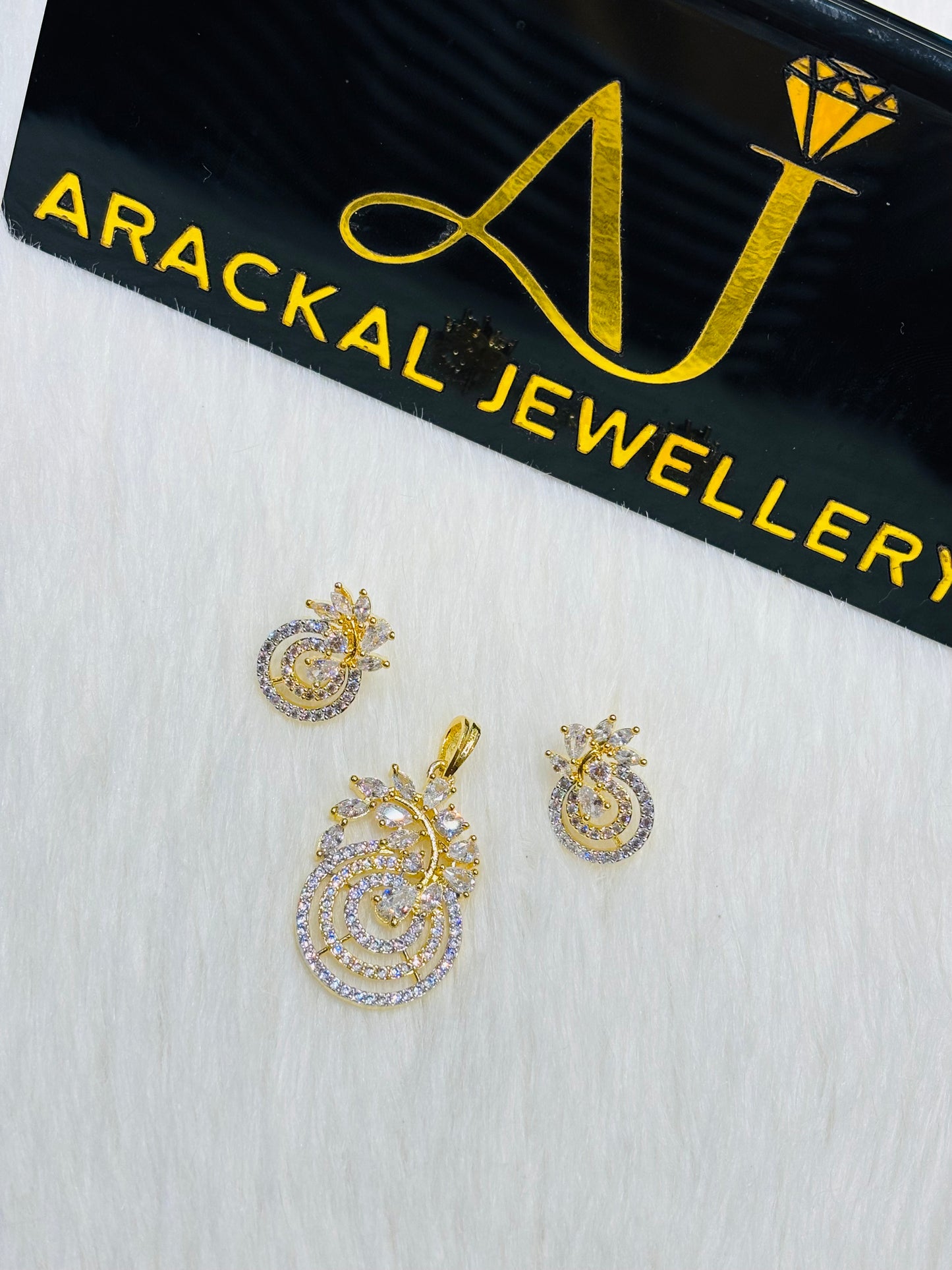 Premium quality micro gold plated daimond replica pendant set product code N255