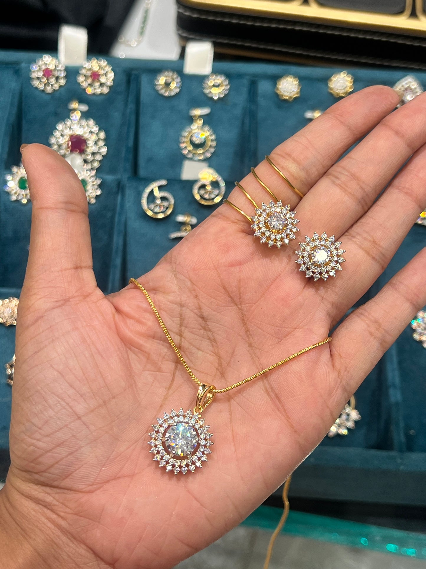Premium diamond finish party wear pendant set with 8pidi gold plated chain product code D241