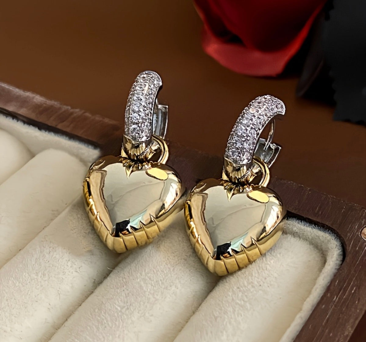 Premium quality 18k gold plated zircon stone heart shape asymmetrical clip earrings product code AT41