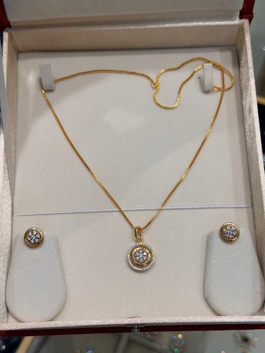 Premium diamond finish pendant set with chain product code D427