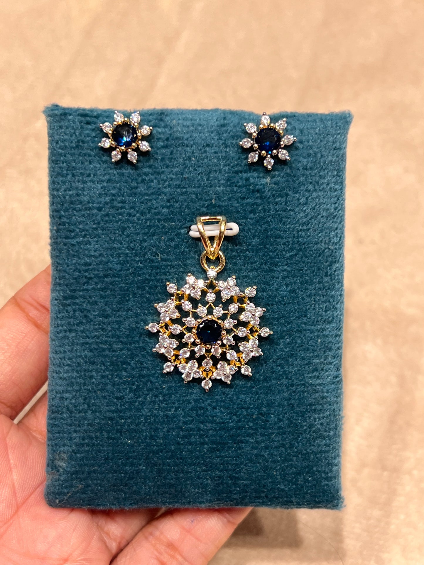 Premium diamond finish pendant set product code D366