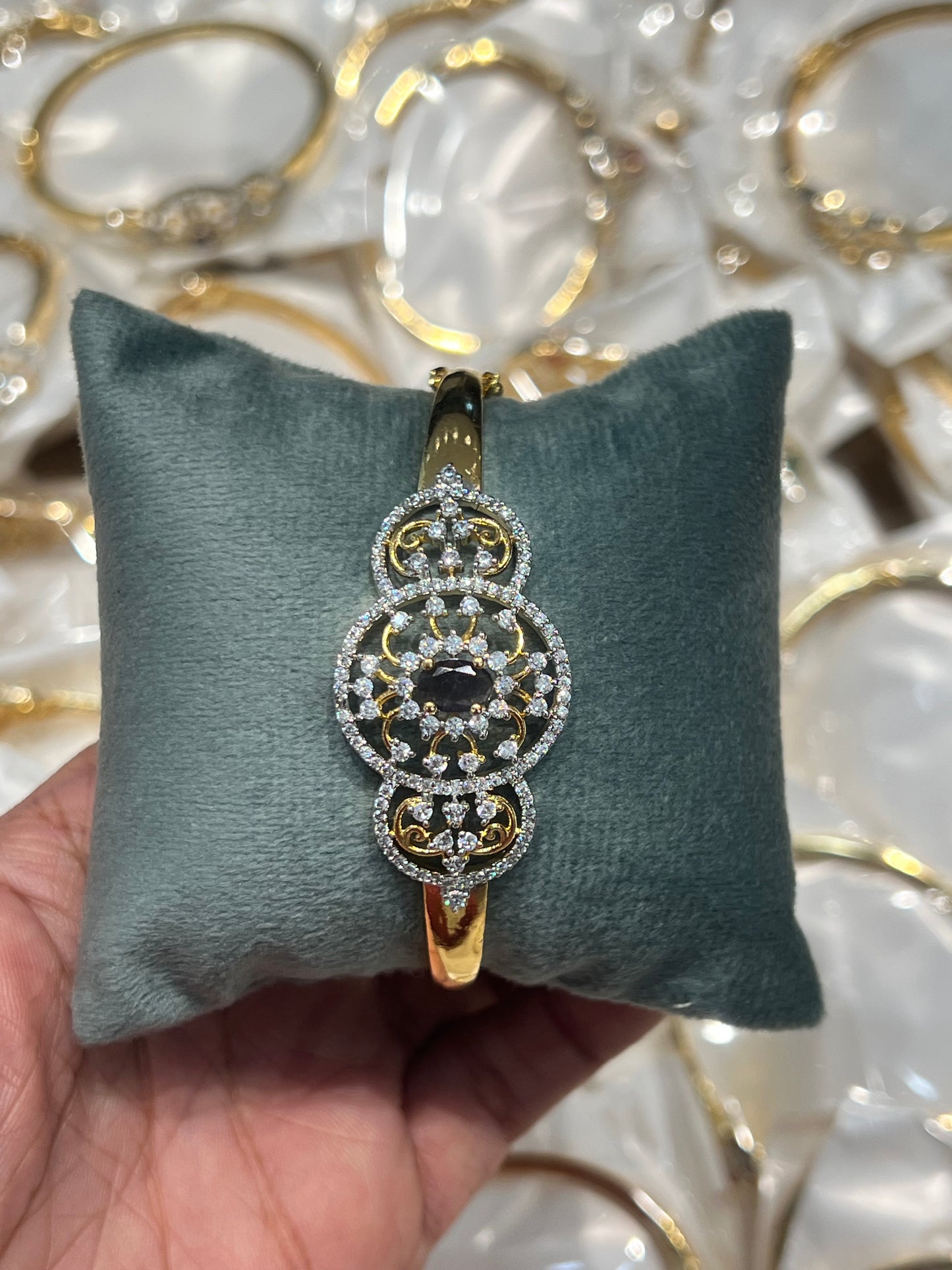 Premium diamond finish openable bracelet product code B16799