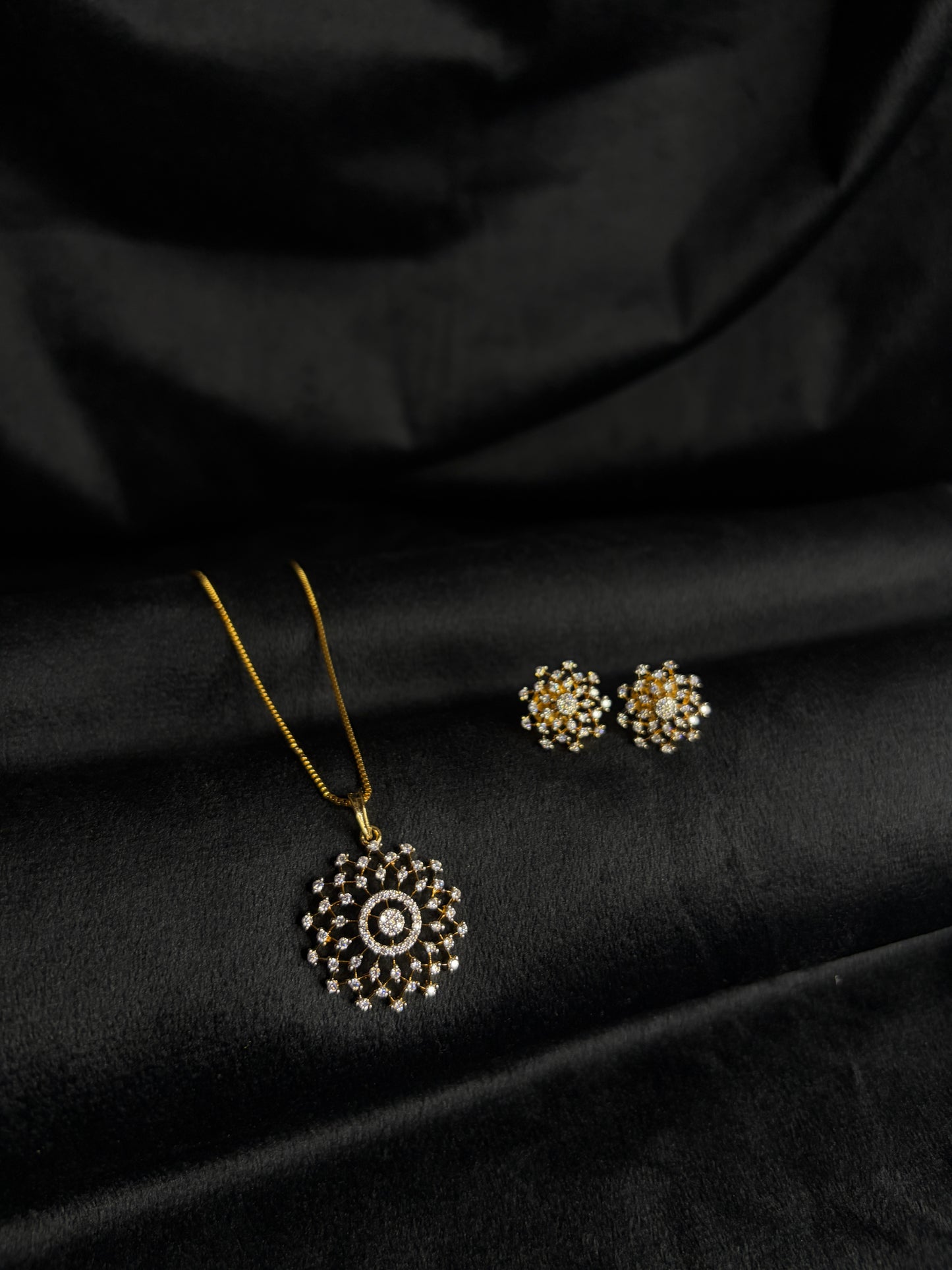 Premium trending diamond finish pendant with stud product code D345