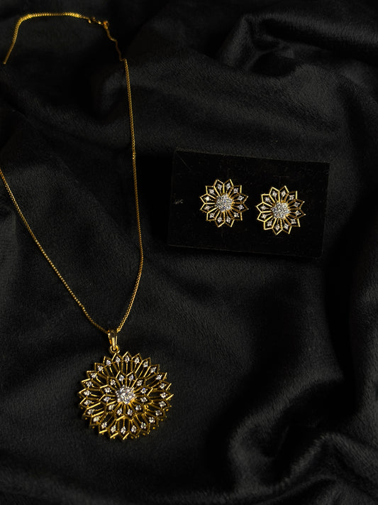 Premium diamond finish pendant set with chain product code D364