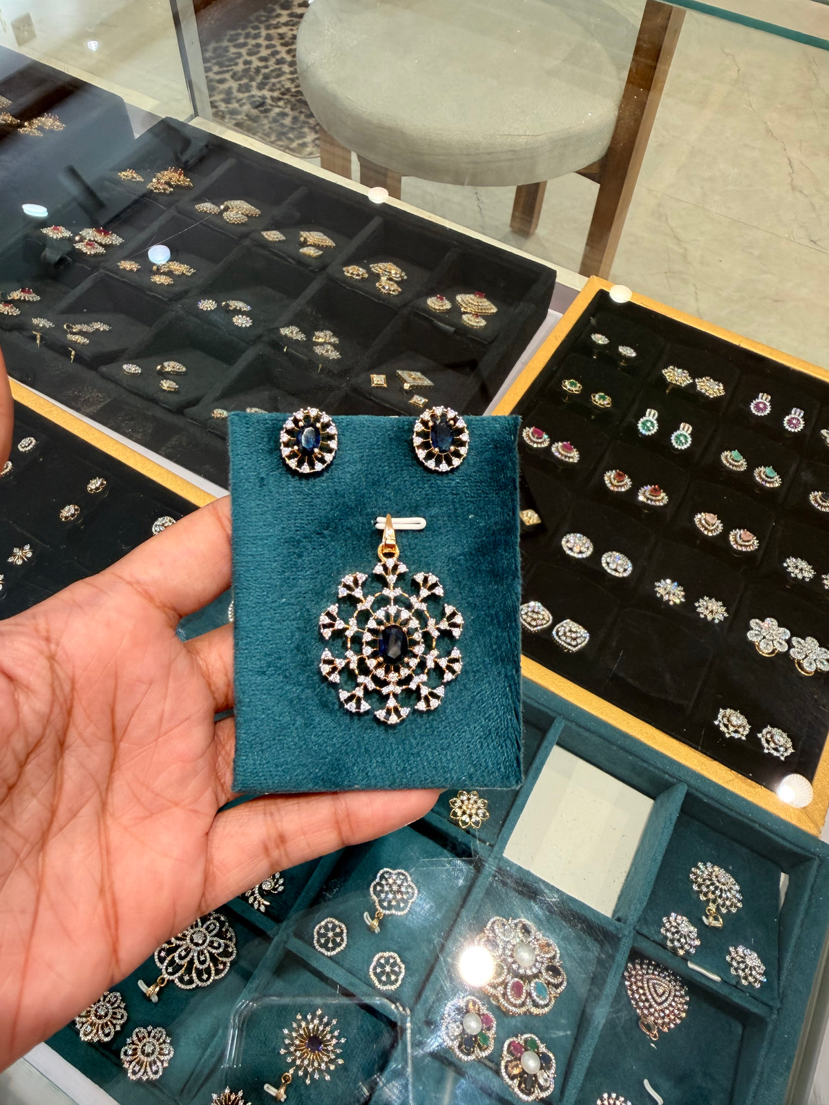 Premium diamond finish pendant set product code D436
