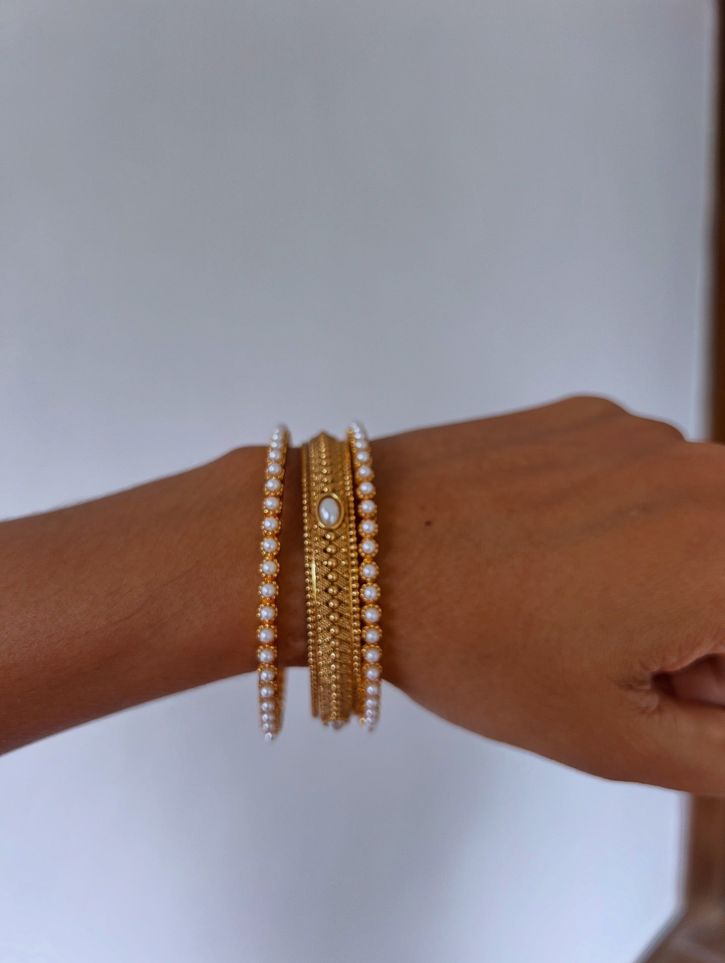 Premium antique gold bangles with pearl bangles product code B104