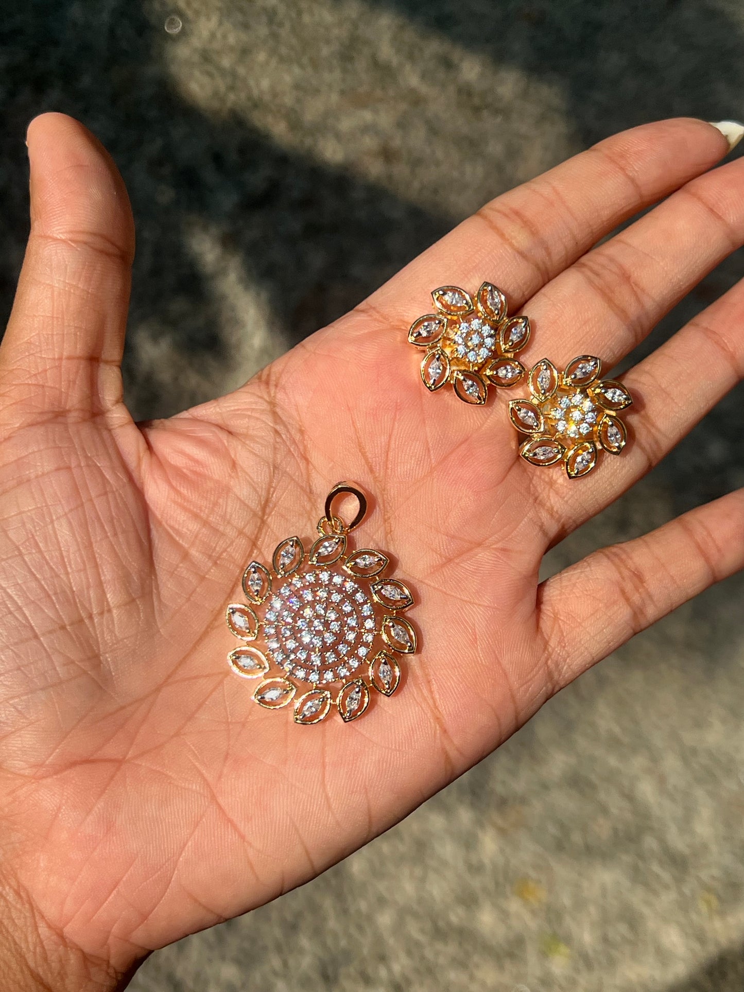 Trending daimond finish pendant set product code D114