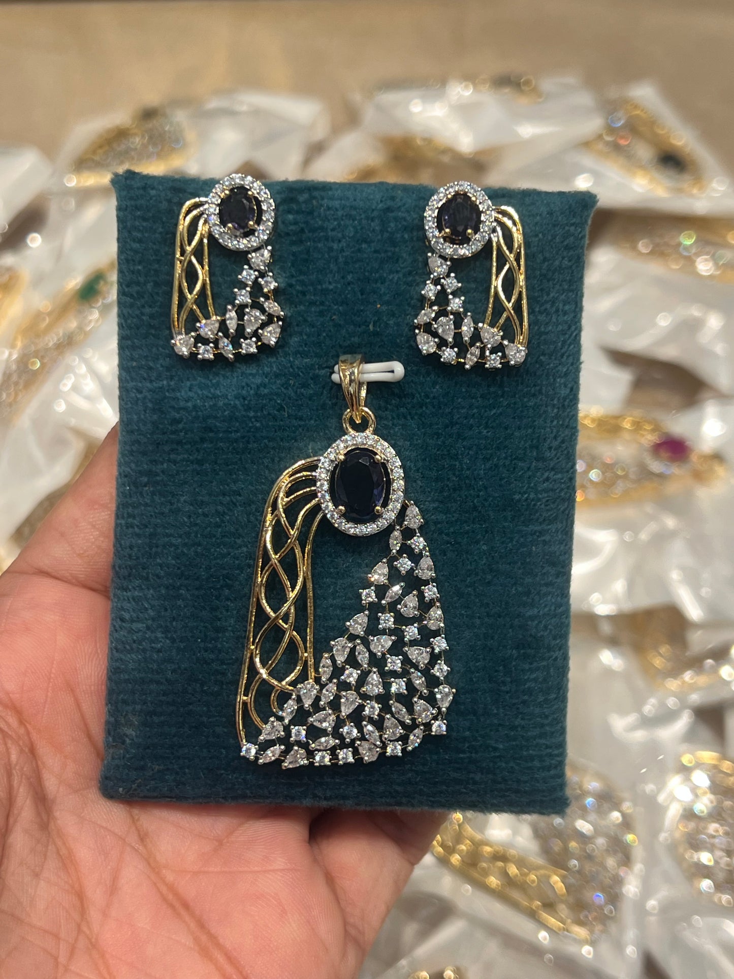 Premium daimond finish pendant set with long chain product code D39