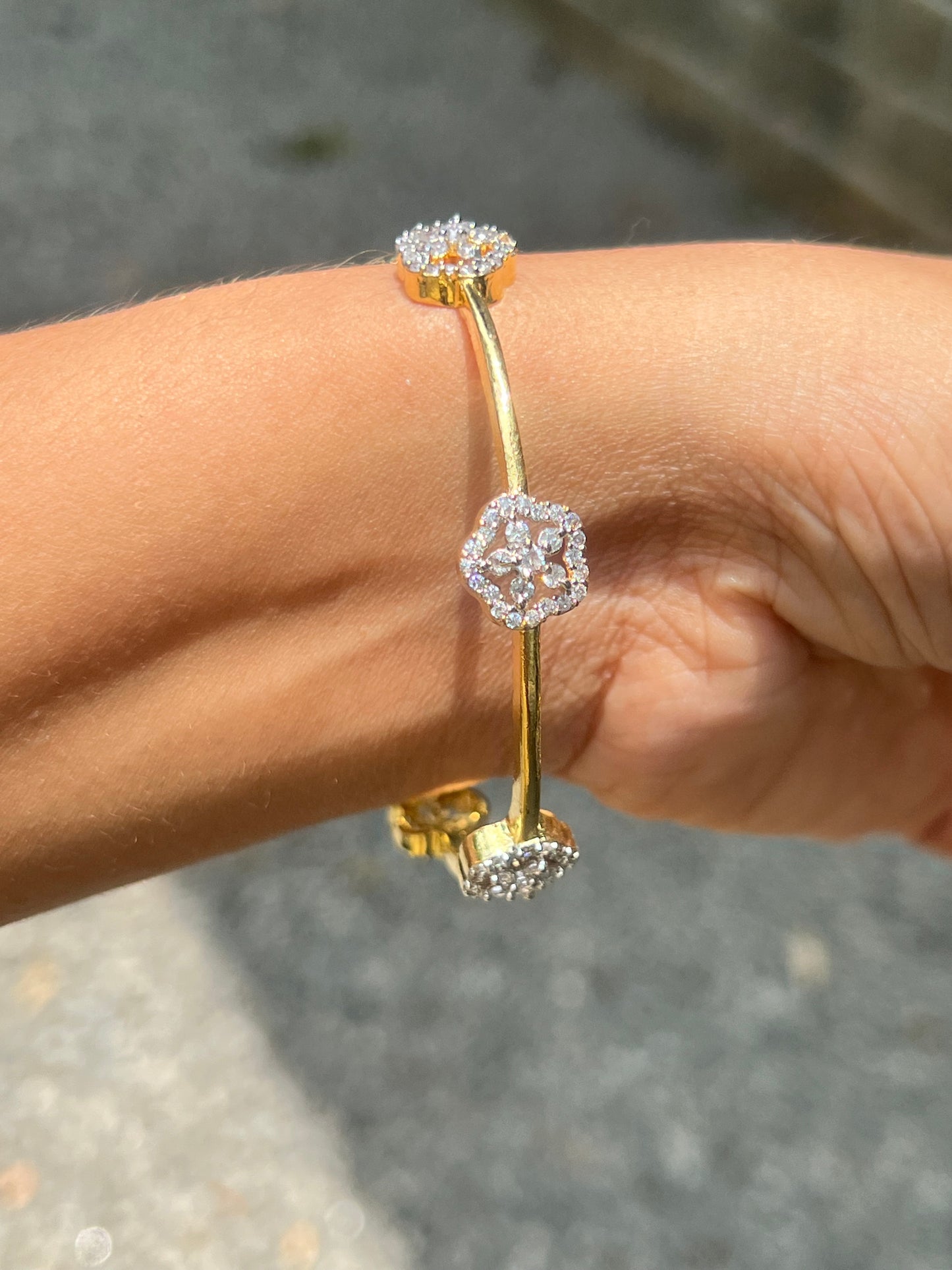 Premium party wear diamond finish flower bangle product code B09