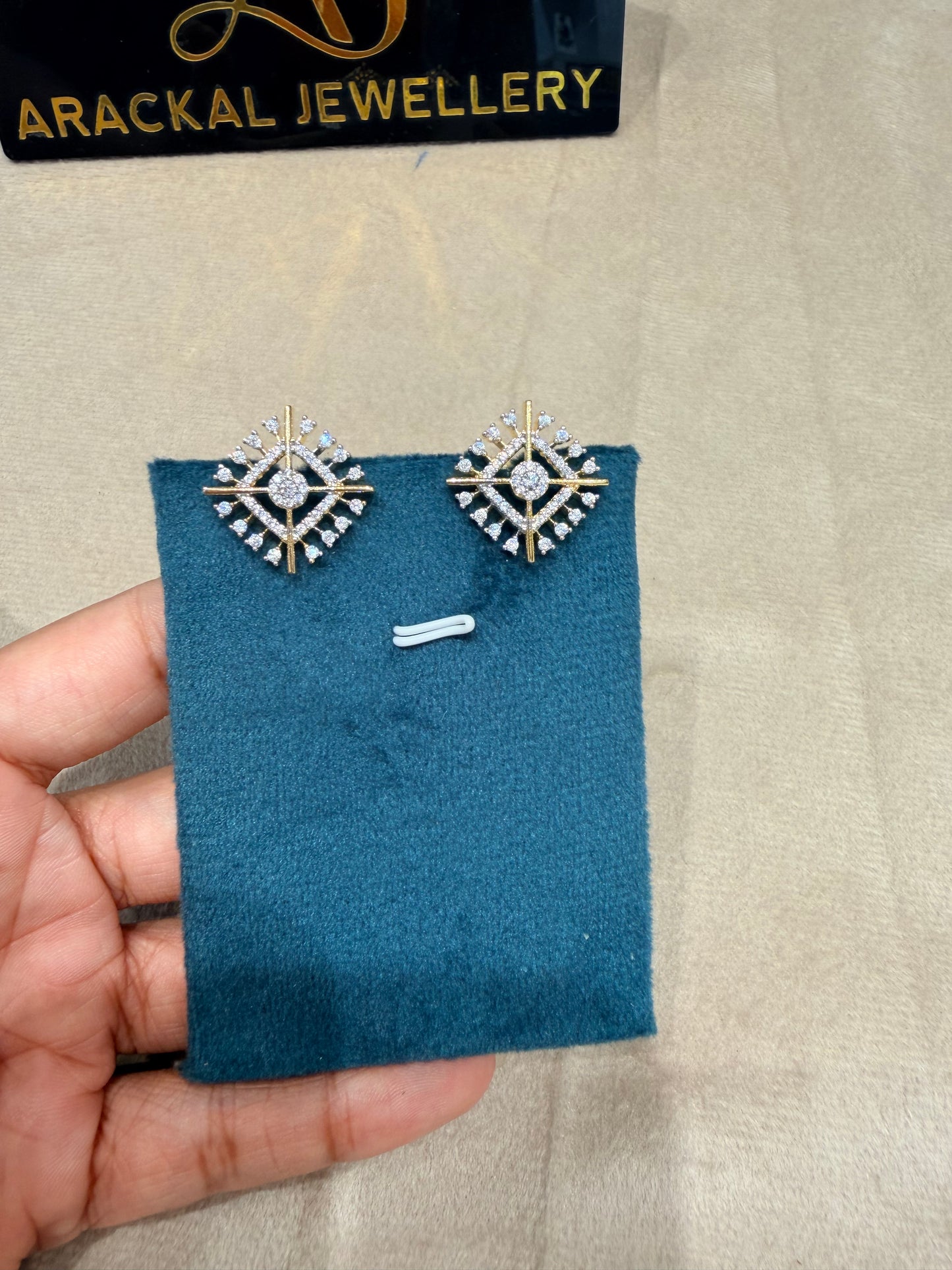 Premium diamond finish stud product code E221