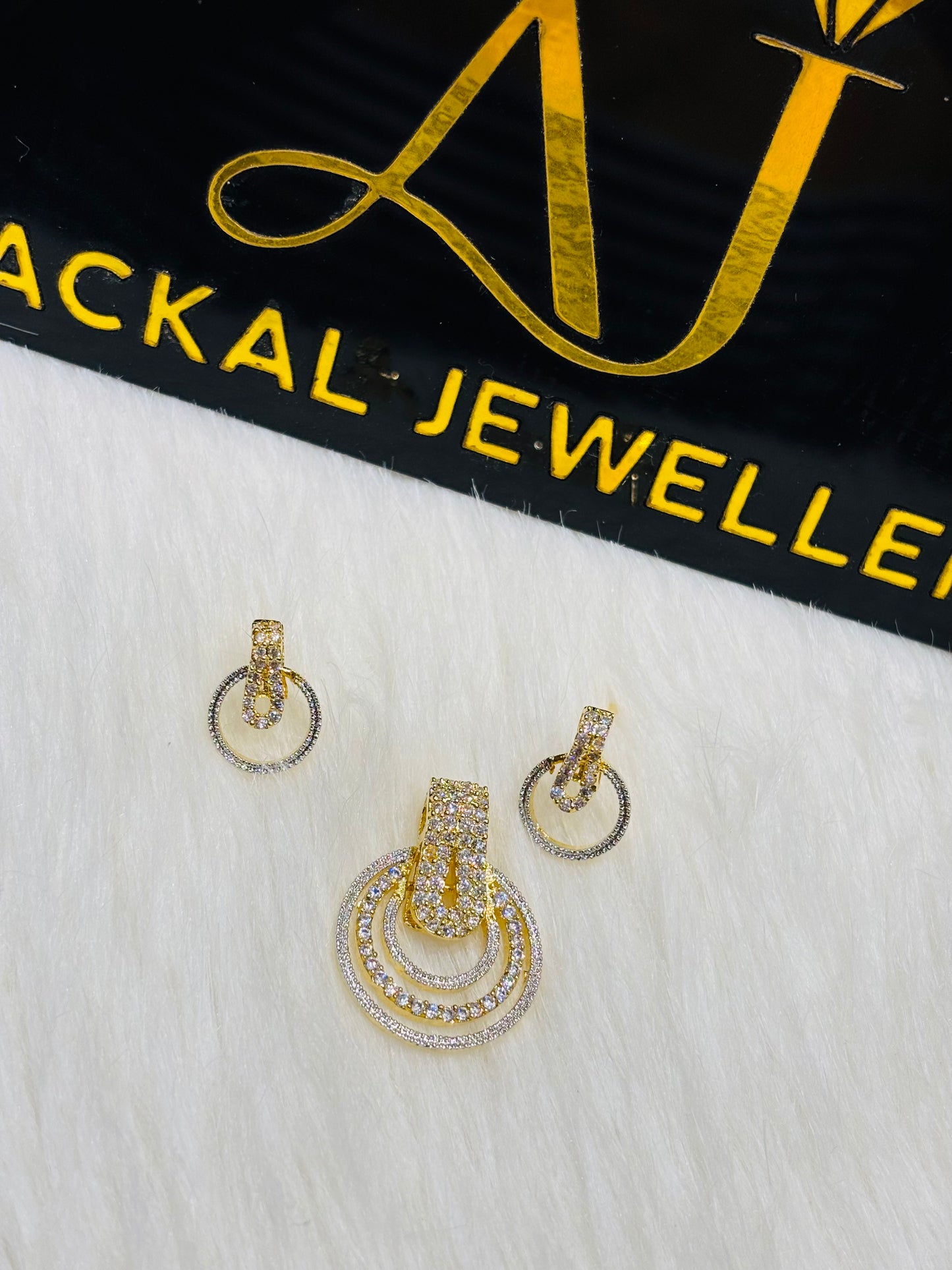 Premium quality micro gold plated daimond replica pendant set product code N255