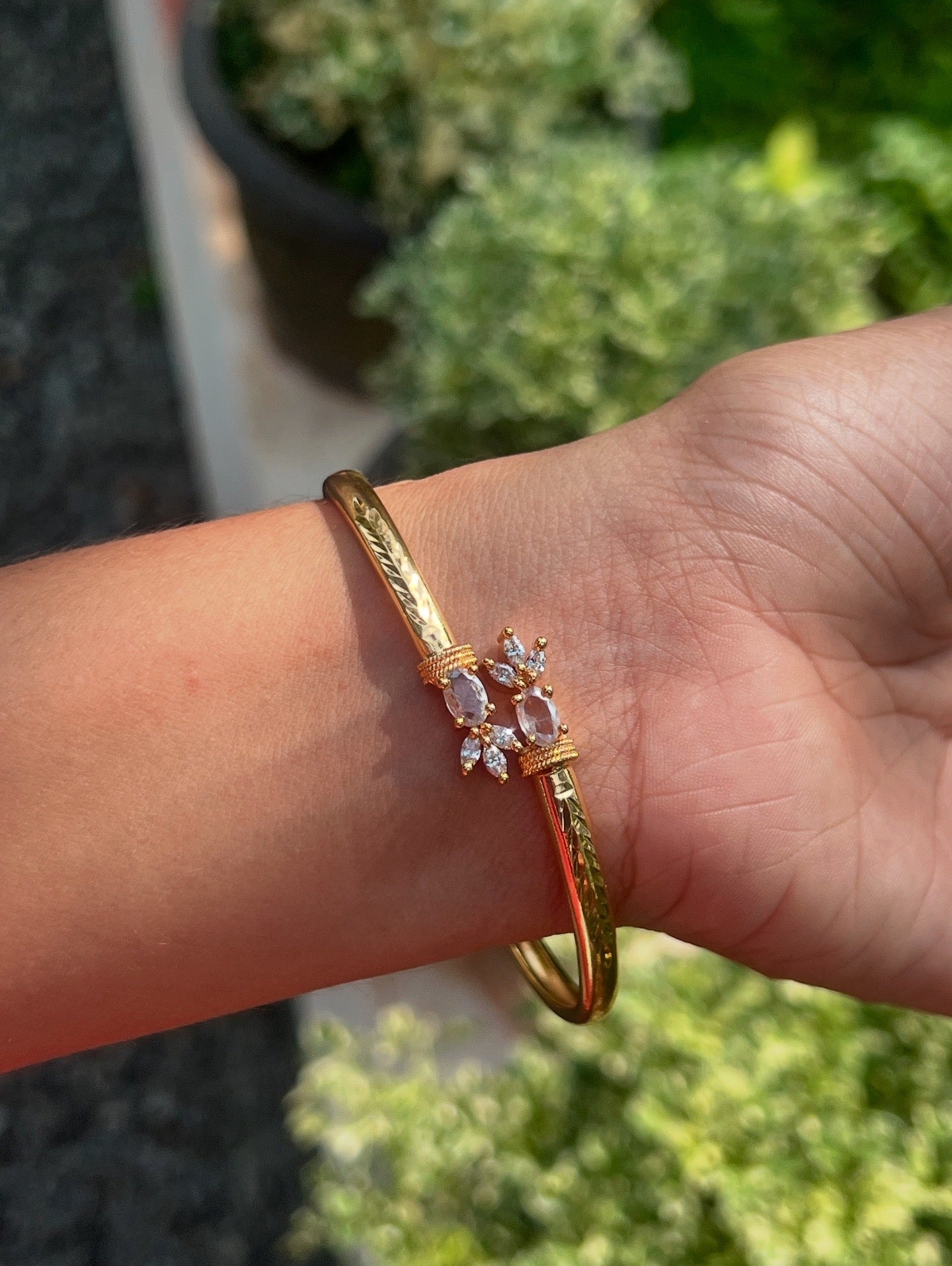New gold plated twisted openable bracelet 2.6 product code B70