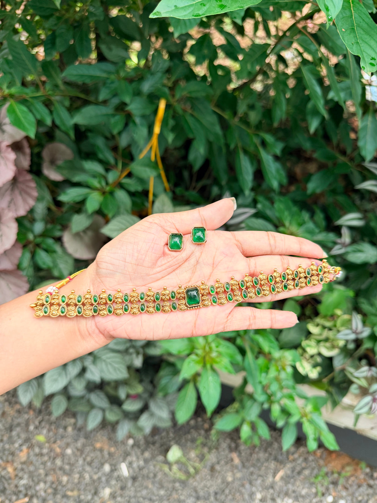 Traditional non idol antique gold green choker set