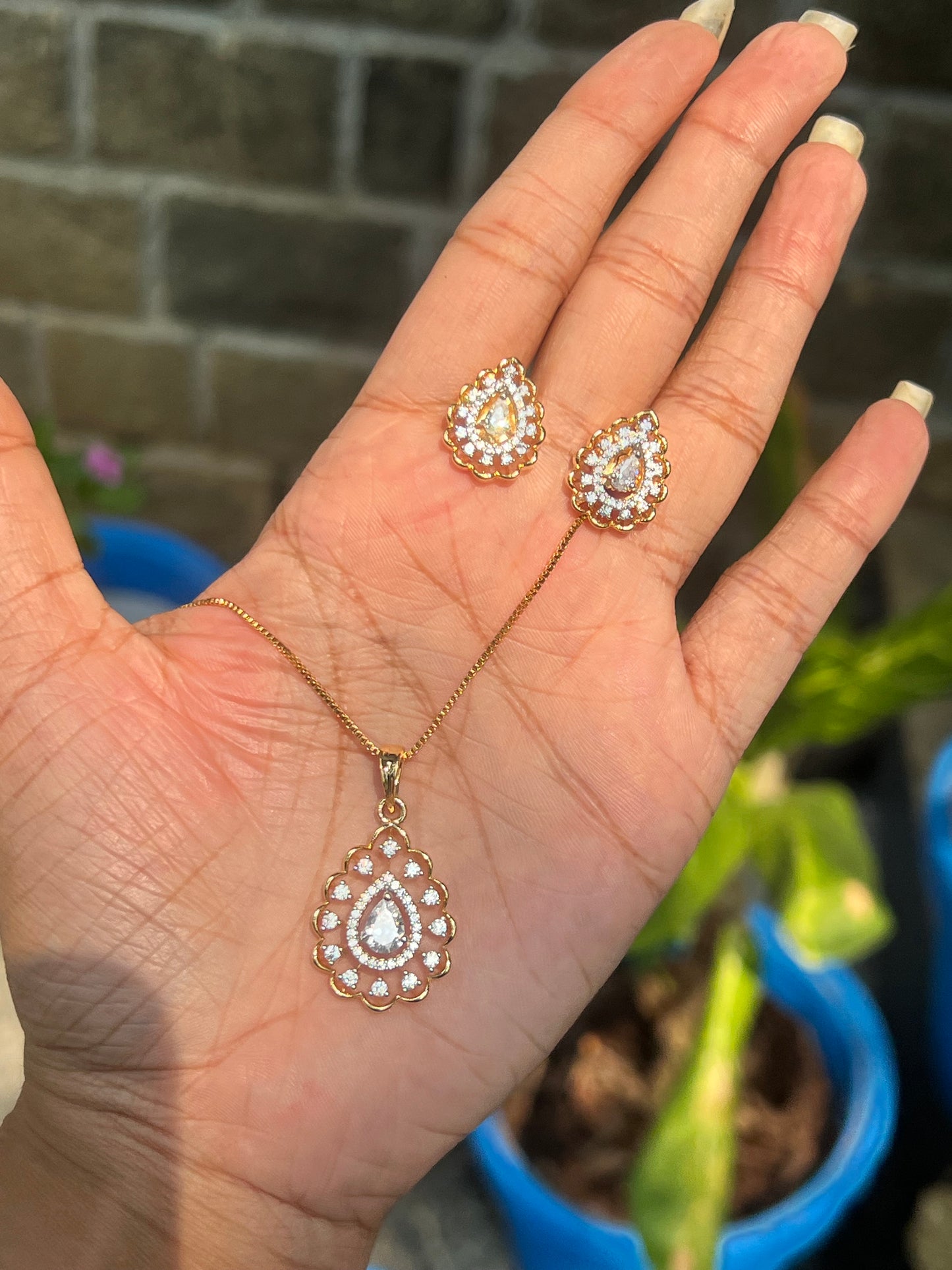 Premium party wear diamond replica repolishable pendant set with 18 inch chain product code D145