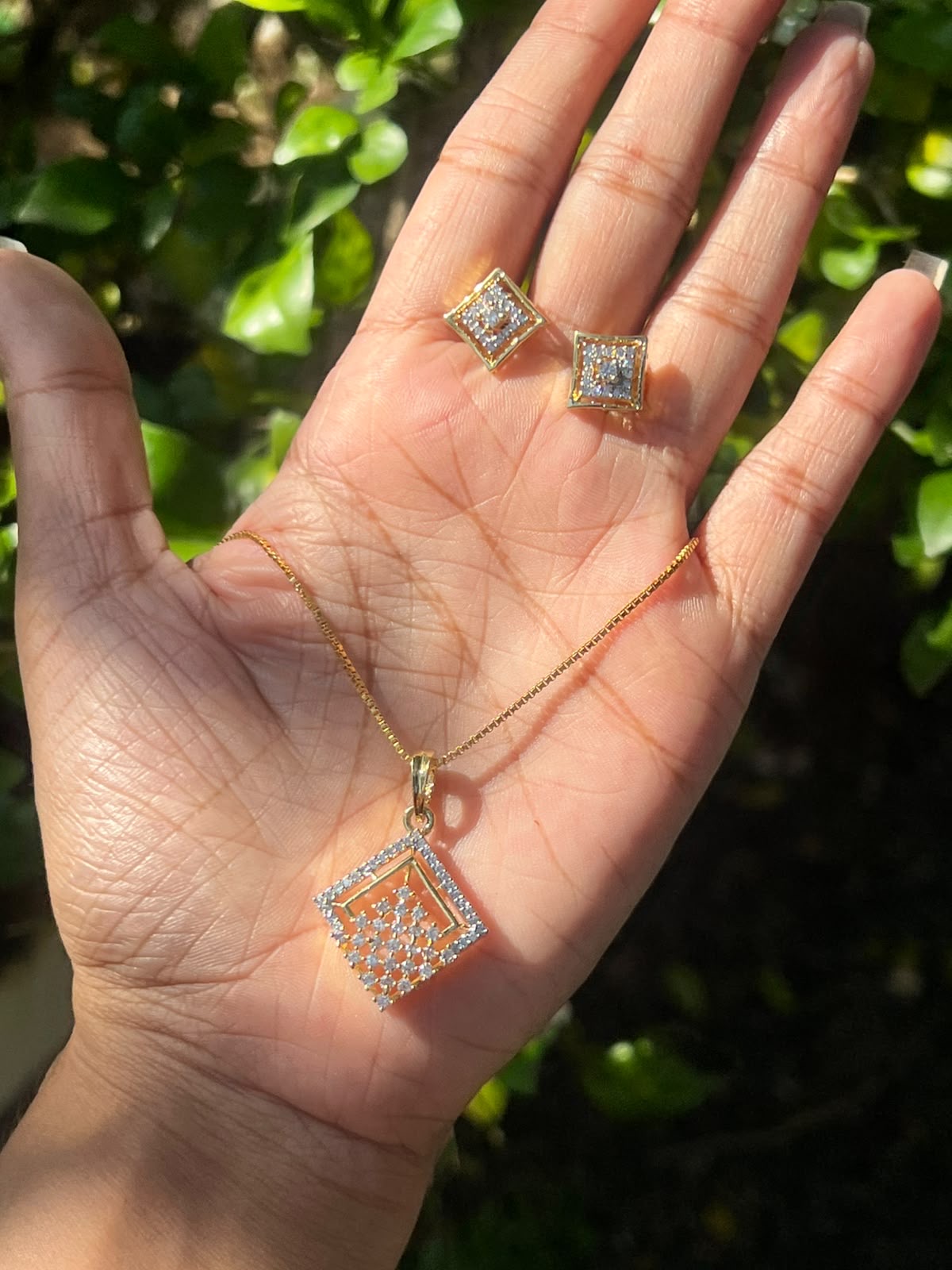 Premium diamond finish pendant set product code D407