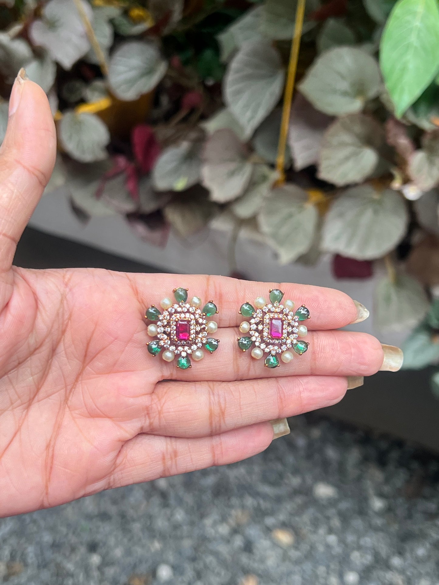 Premium antique gold ad earings product code E100