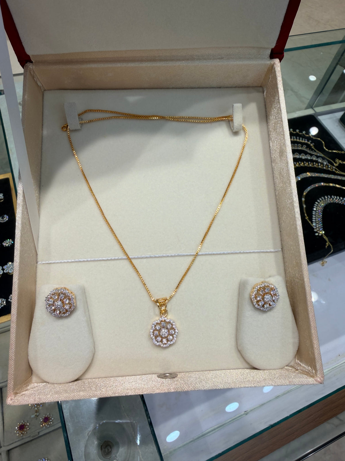 Premium diamond finish pendant with stud product code D333