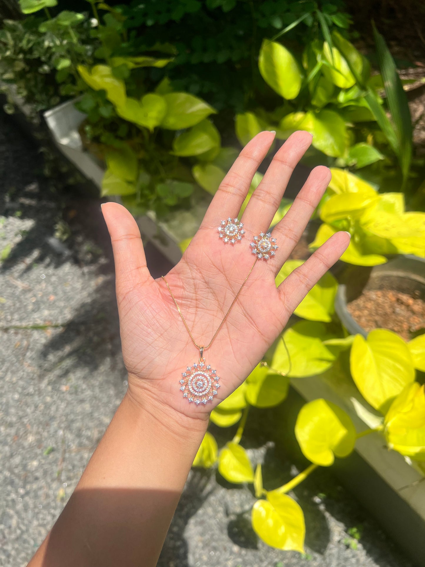 Premium diamond finish pendant set with chain product code D313
