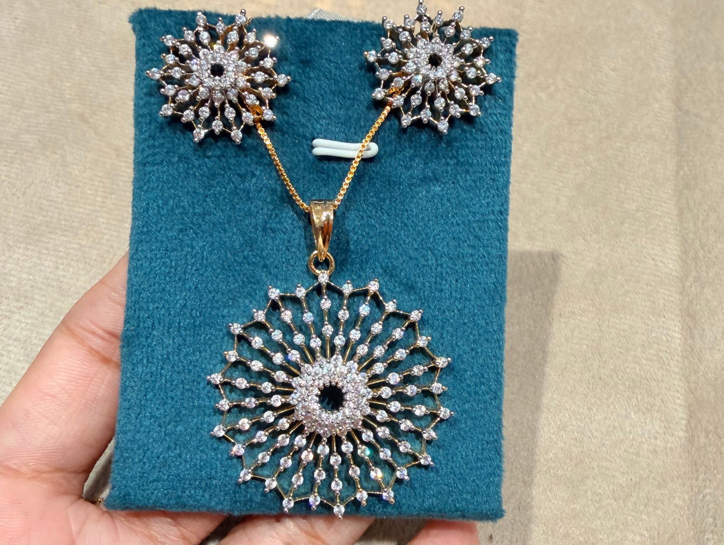 Premium diamond finish pendant set product code D385