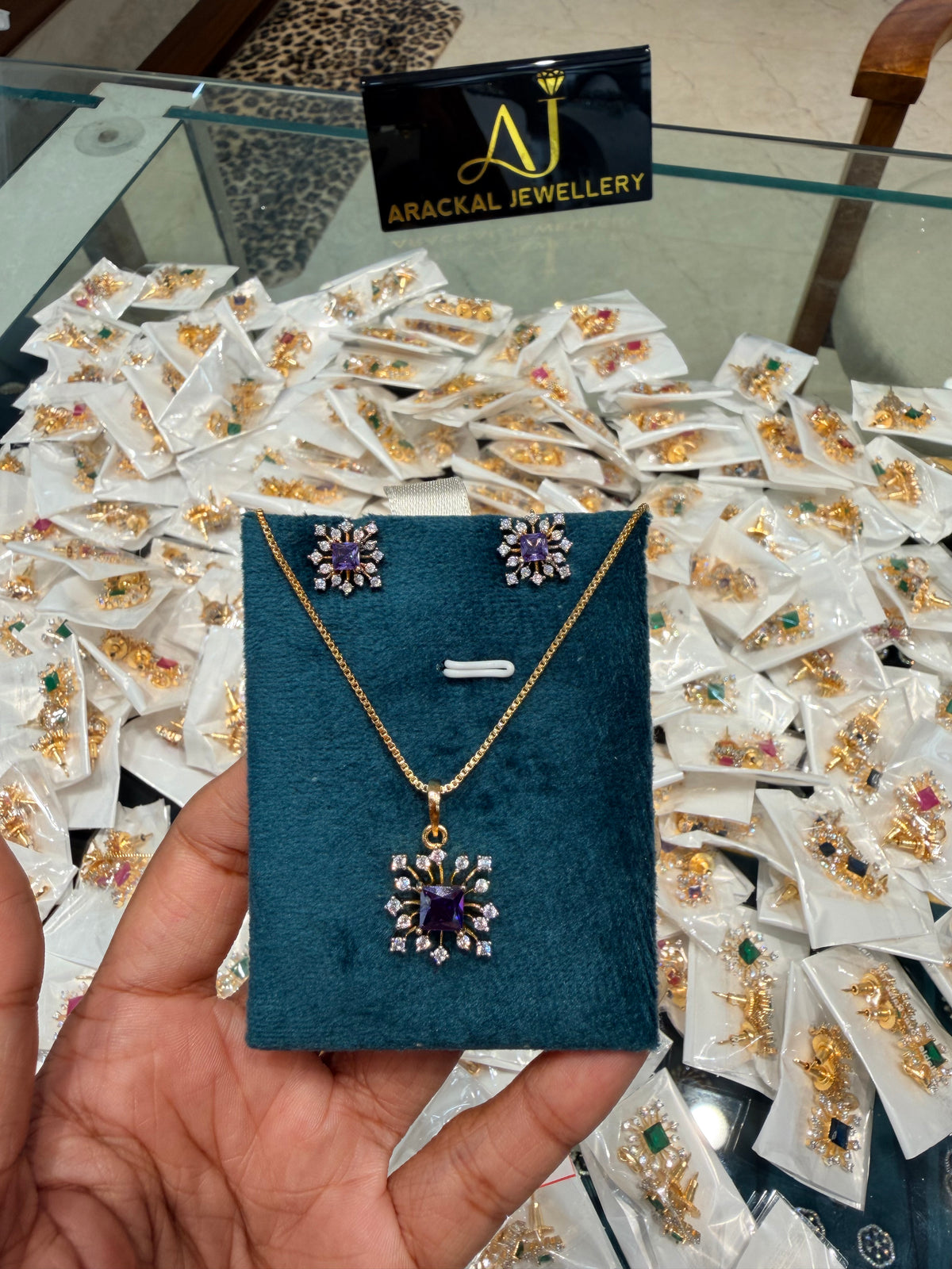 Premium party wear diamond finish pendant set product code D432