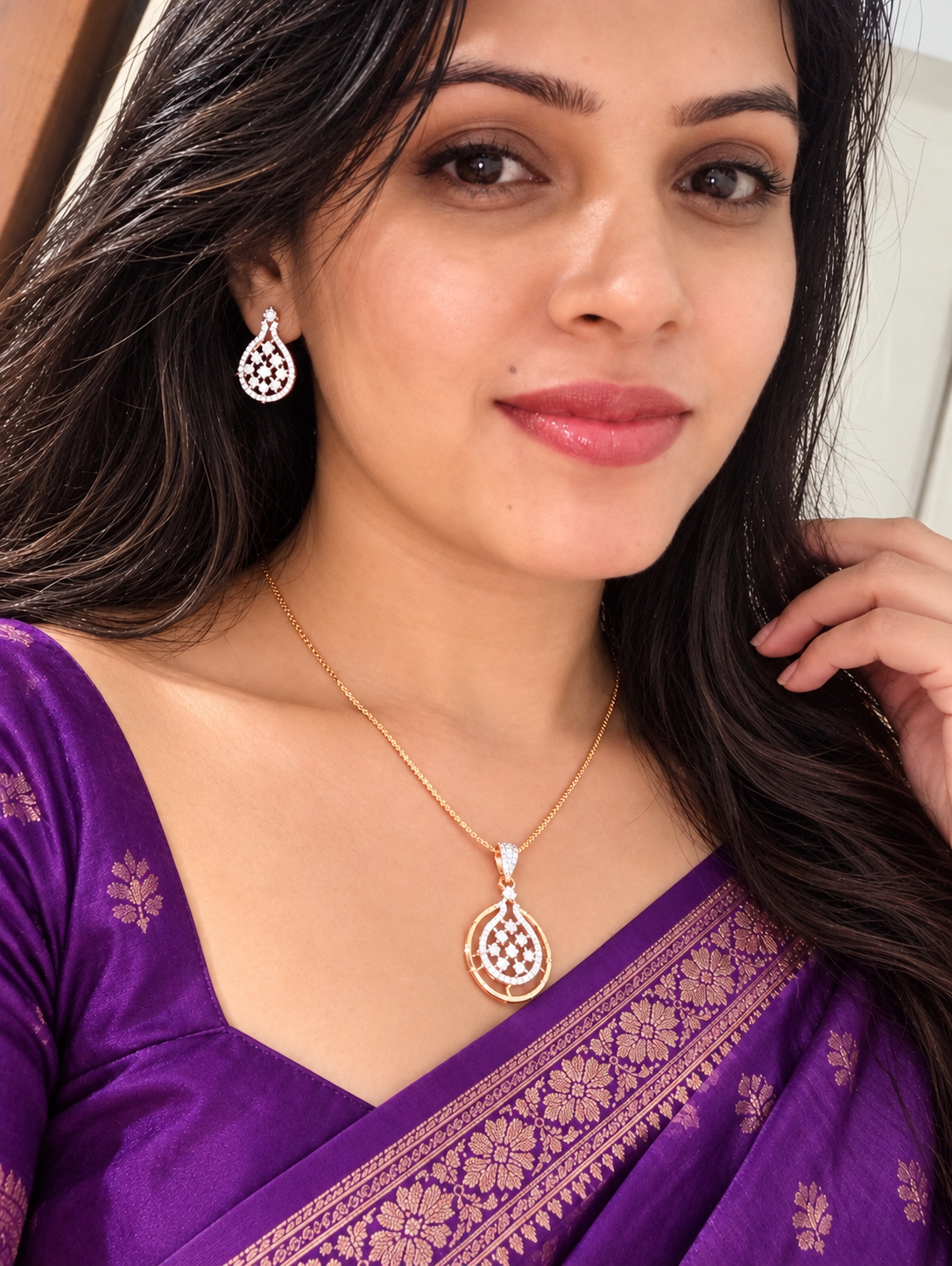 Premium diamond finish pendant set with chain product code D410