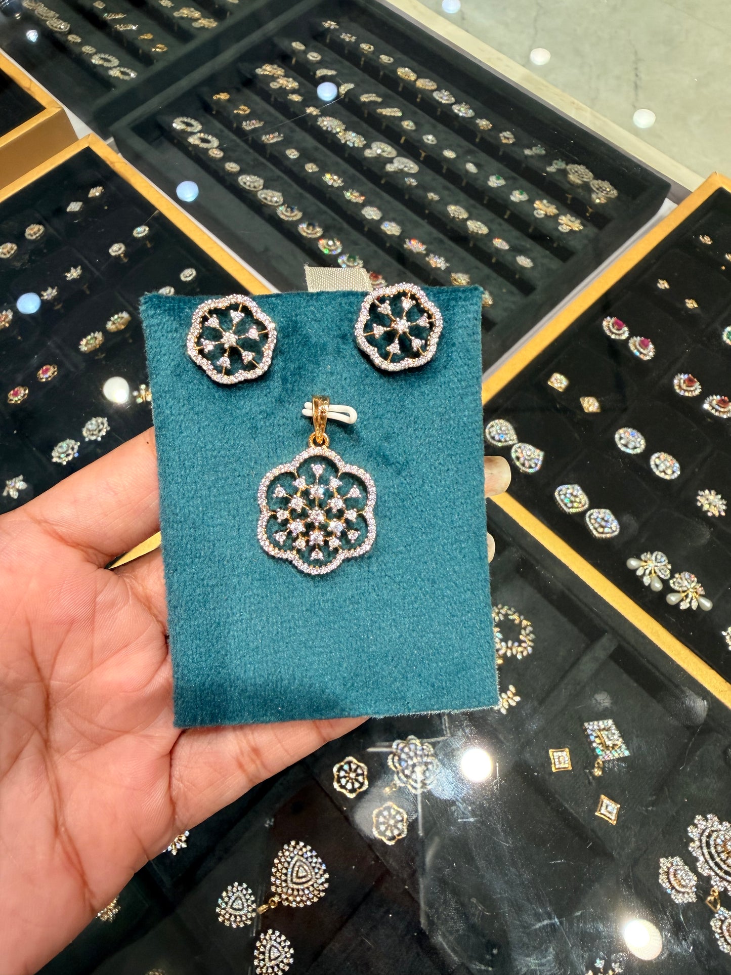Premium diamond finish pendant set product code D406