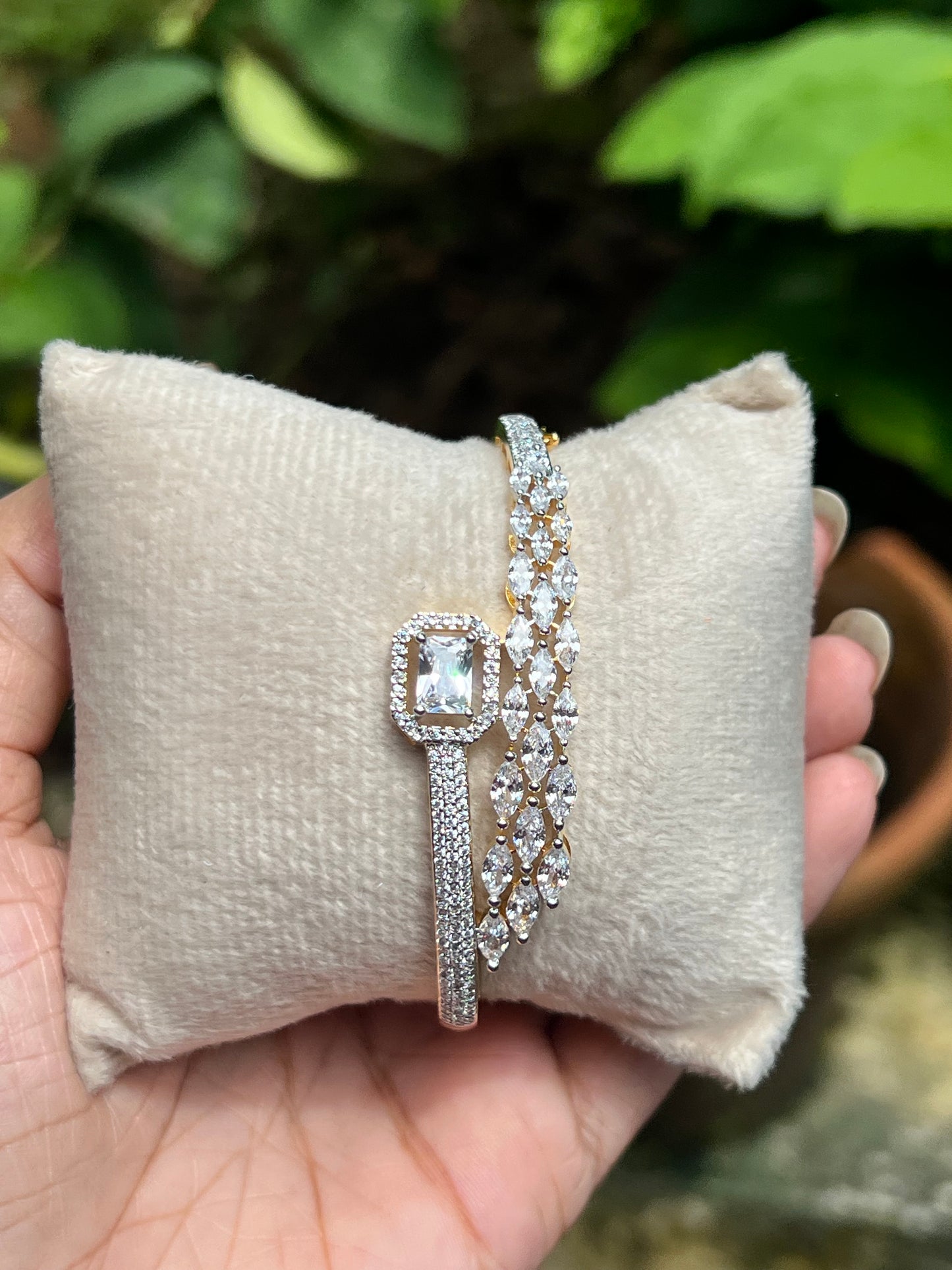 Premium diamond finish Openable bracelet product code B23