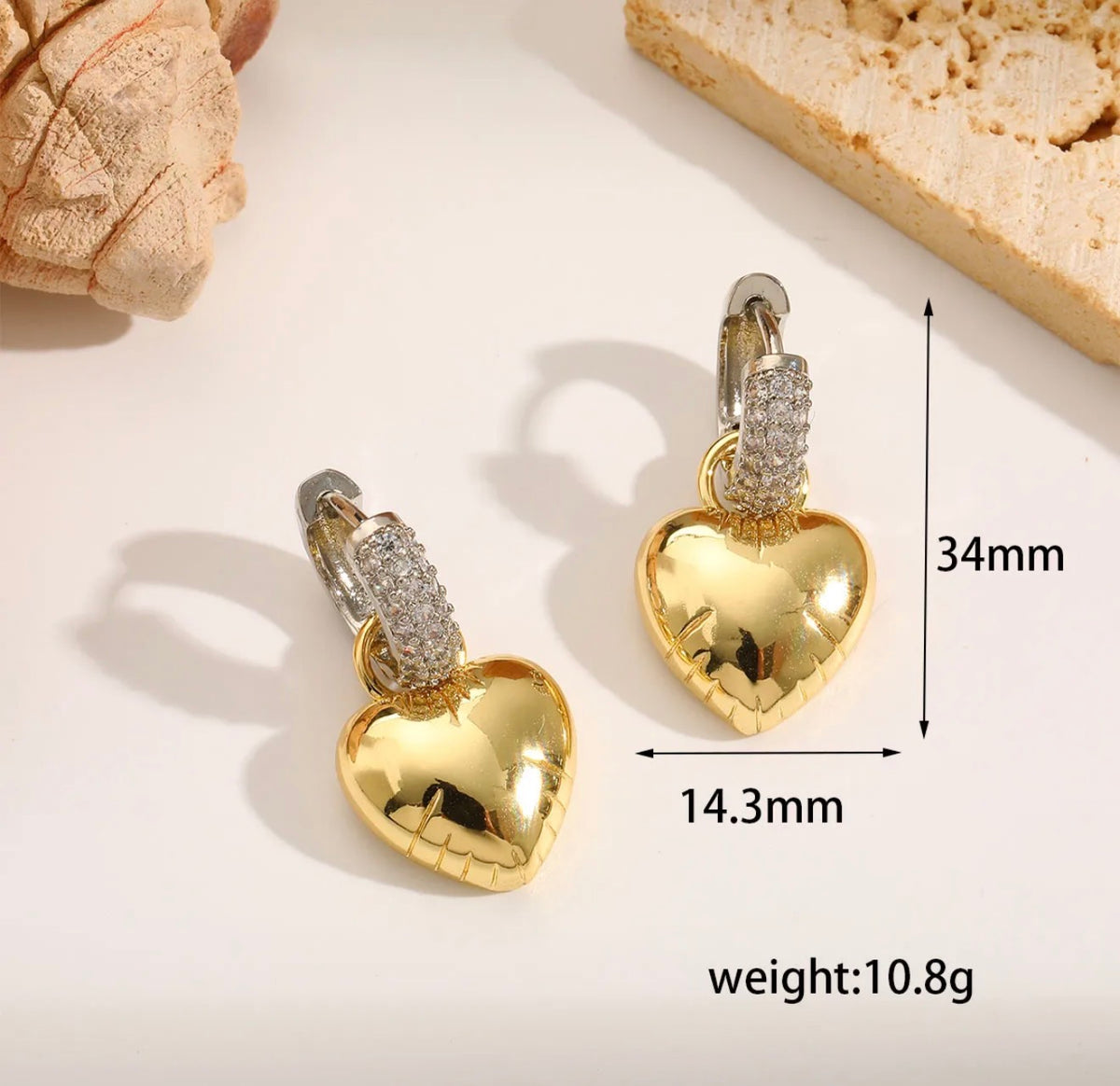 Premium quality 18k gold plated zircon stone heart shape asymmetrical clip earrings product code AT41