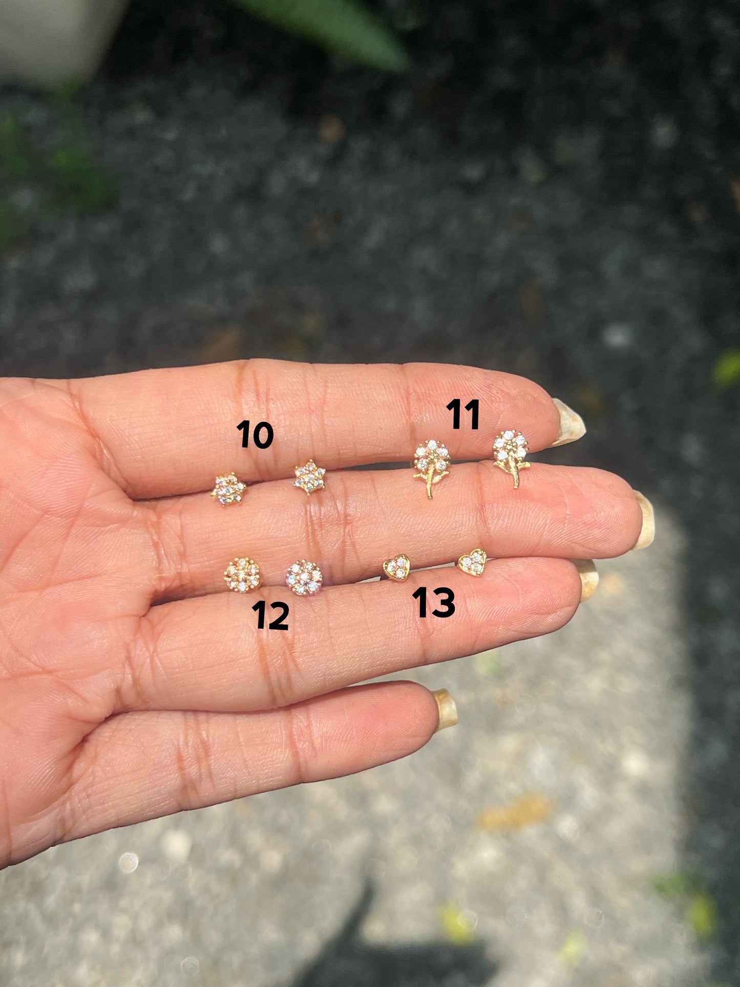 Gold plated second stud/earings  with back screw product code G70