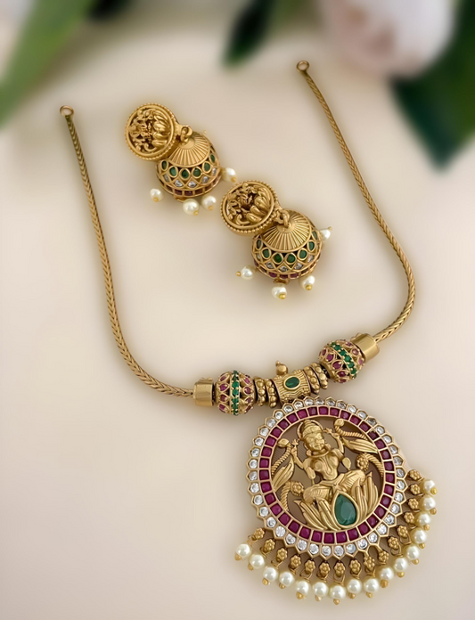 Traditional Kundan Necklace Set