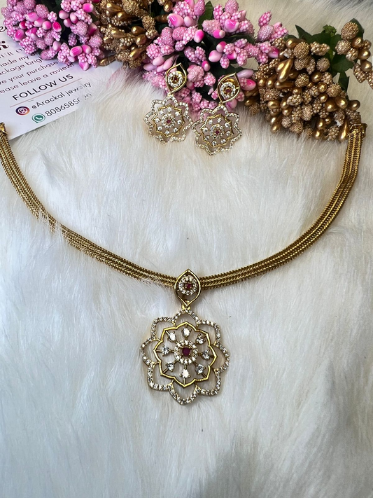 Elegant Flower Pendant Necklace Set