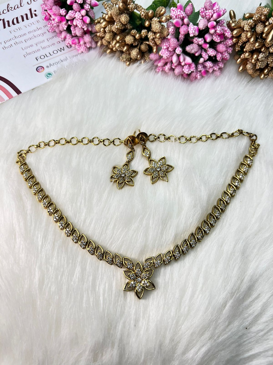 Traditional Flower pendant Necklace Set