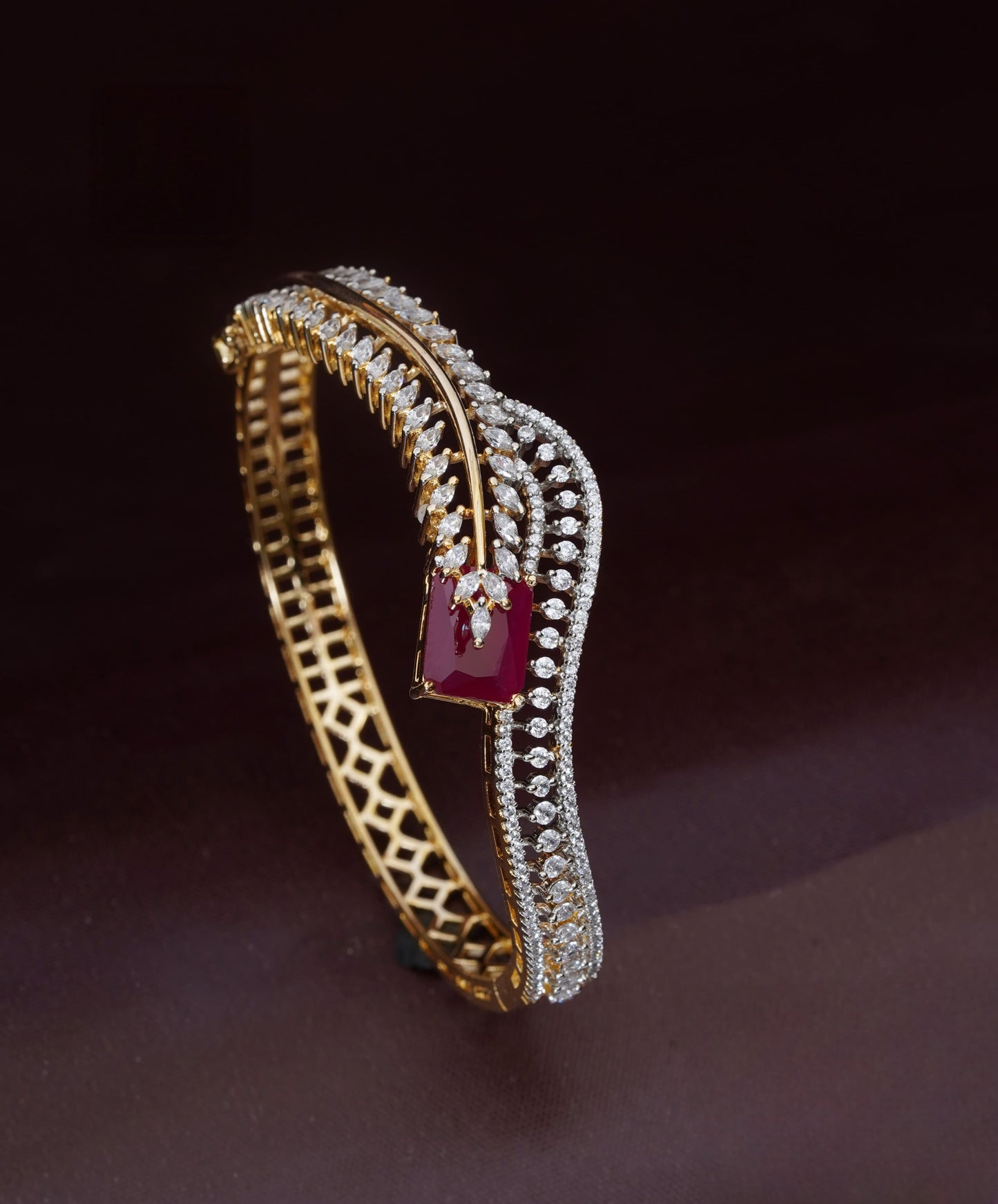 Premium diamond finish openable bracelet product code B196
