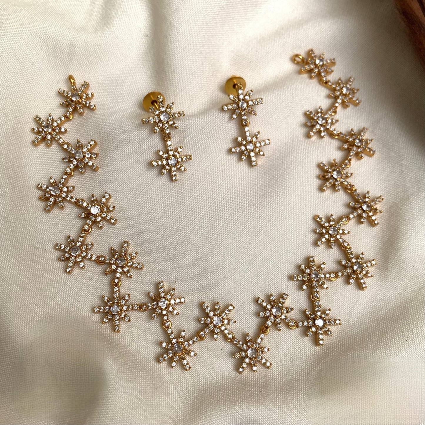Premium antique gold ad necklace product code D143