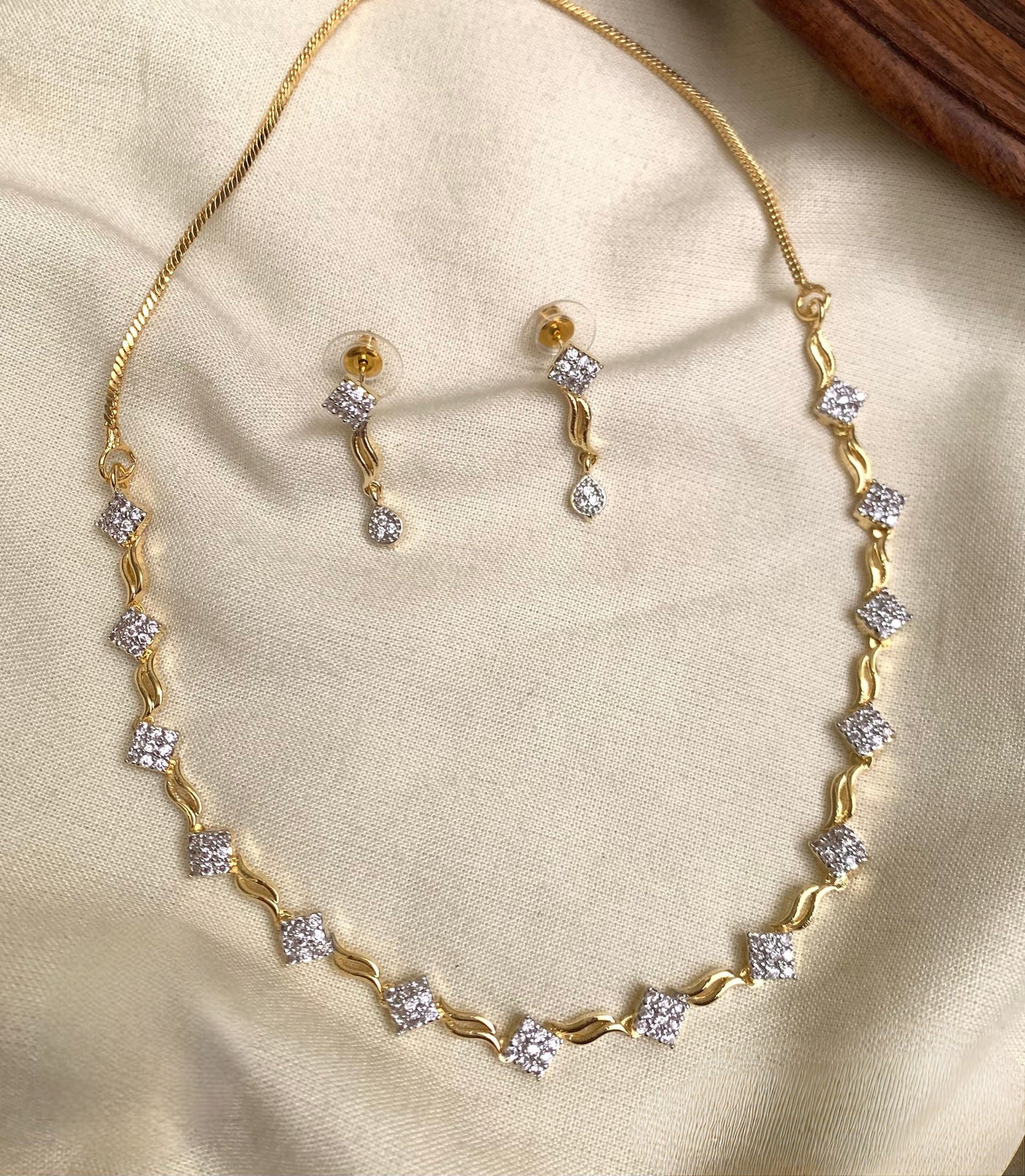 Premium daimond finish ad necklace product code N350