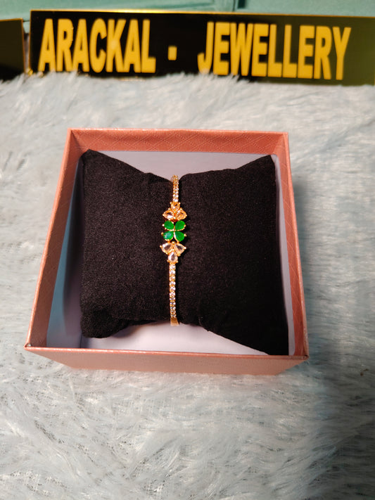 Gold plated openable bracelet product code B06