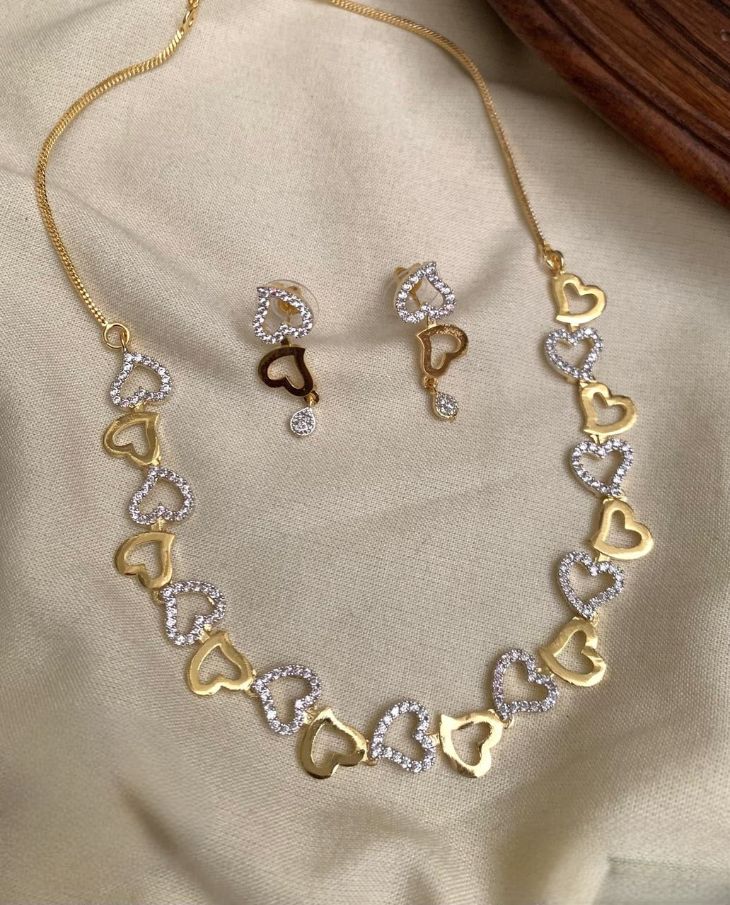 Premium daimond finish ad necklace product code N352