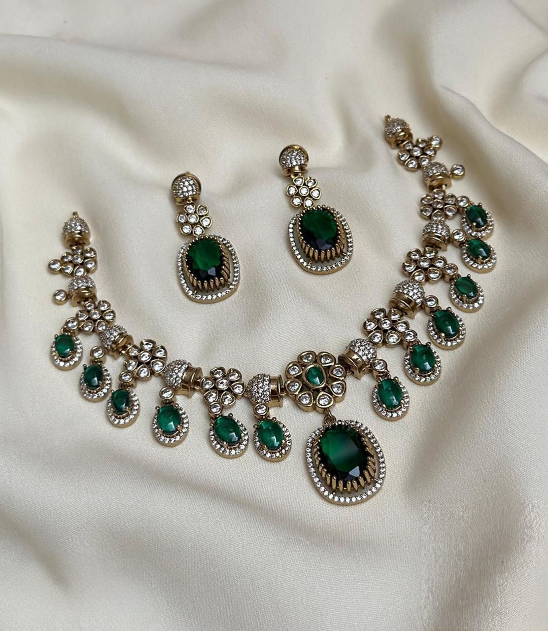 Premium Victorian polish ad necklace product code 374