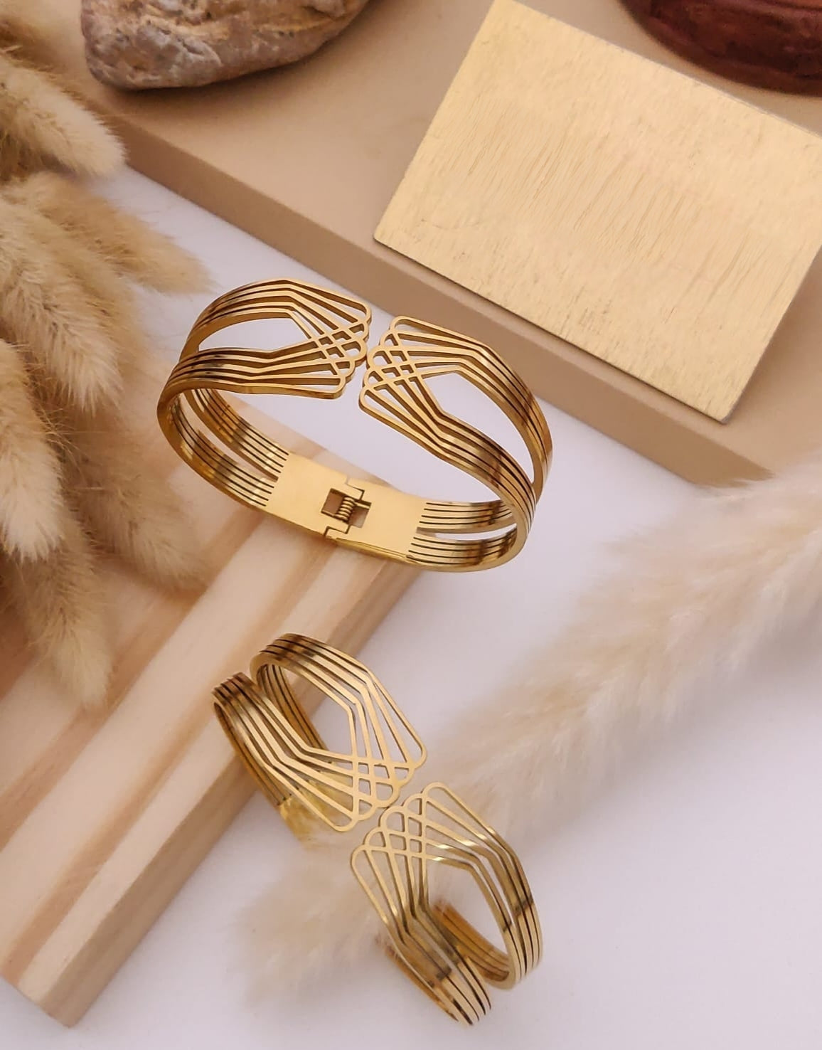 Premium anti tarnish openable bracelet product code B86 suitable for (2.4 and 2.6,2.8)