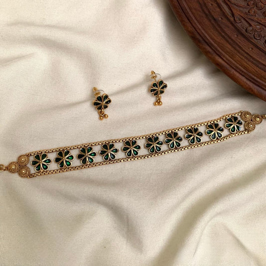 Trending simple flower choker set product code 382