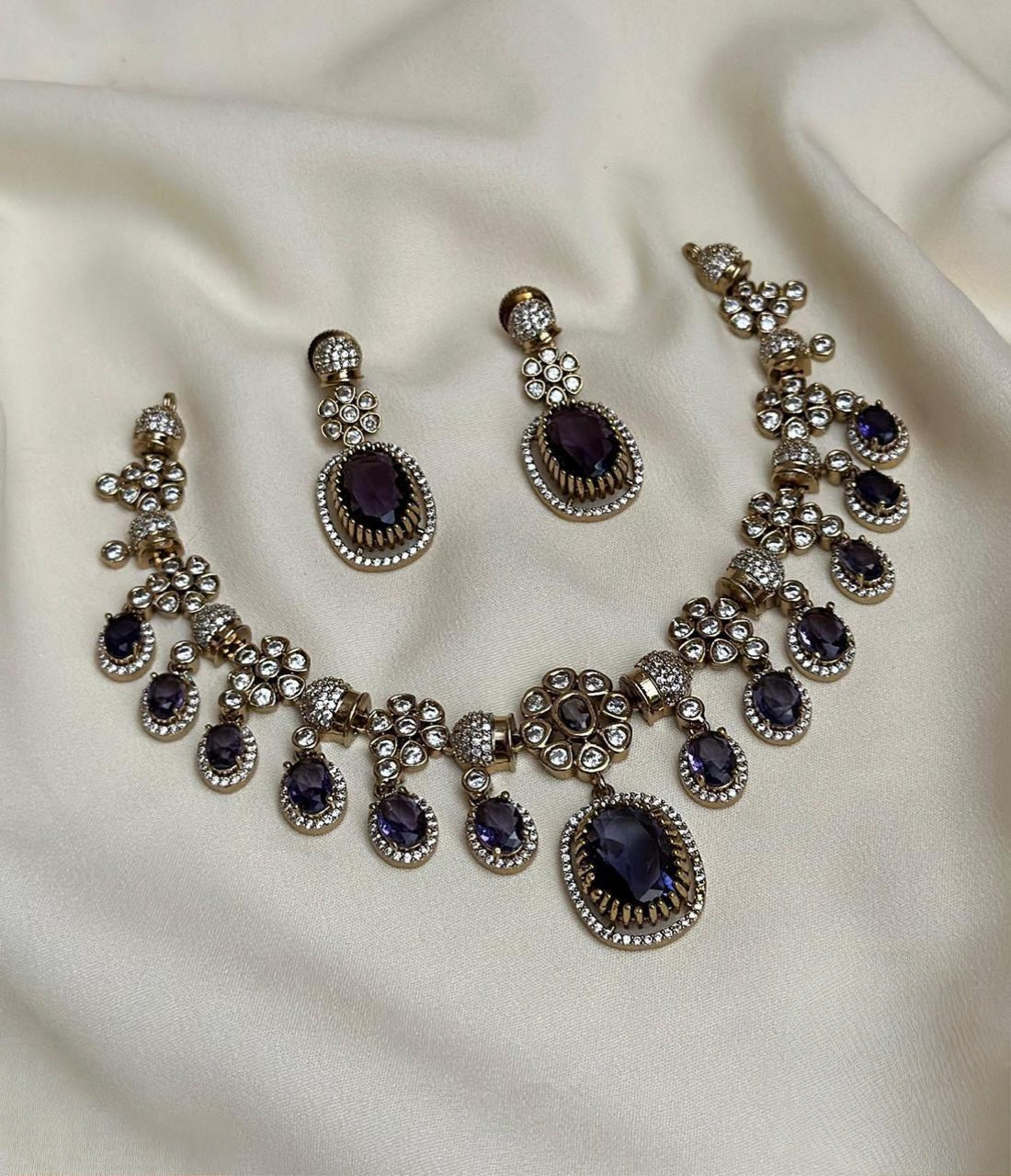 Premium Victorian polish ad necklace product code 374