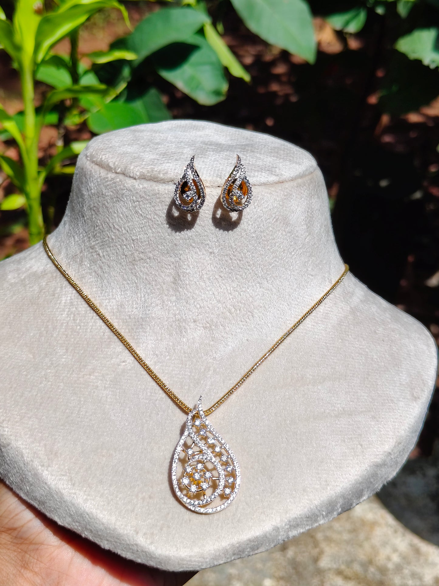 Premium Daimond finish pendant chain set product code D03