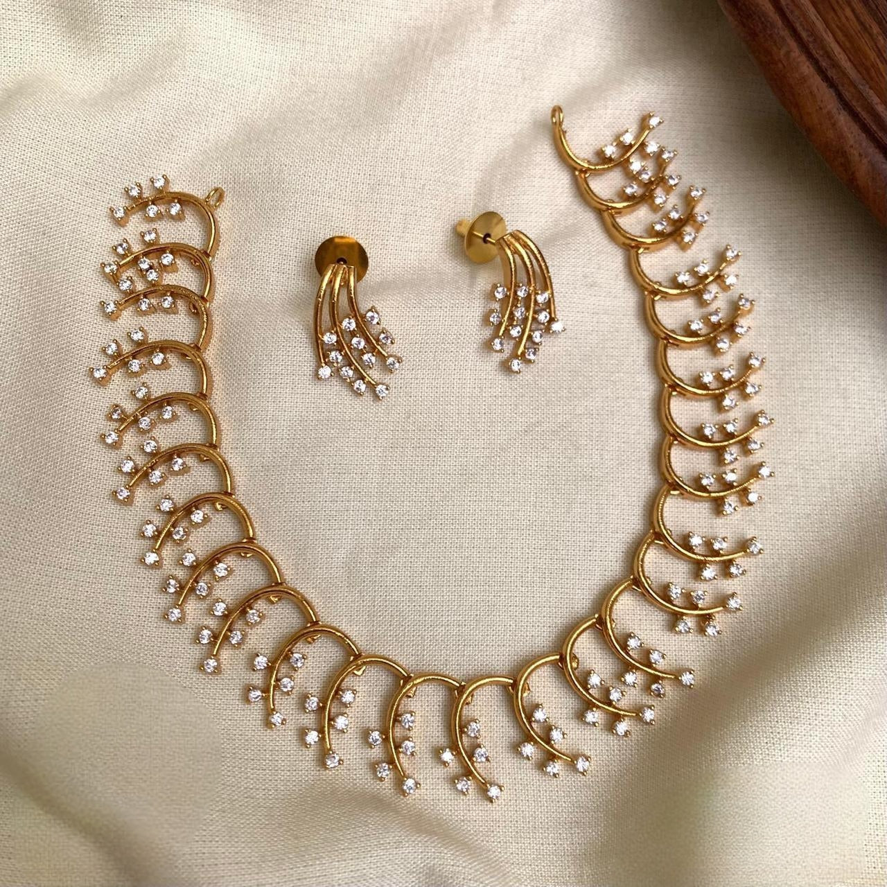 Premium antique gold leaf ad necklace product code d155