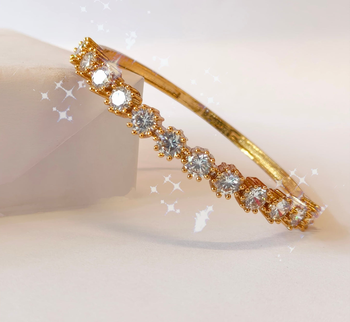 Stylish round stone Gold plated openable bracelet product code B12